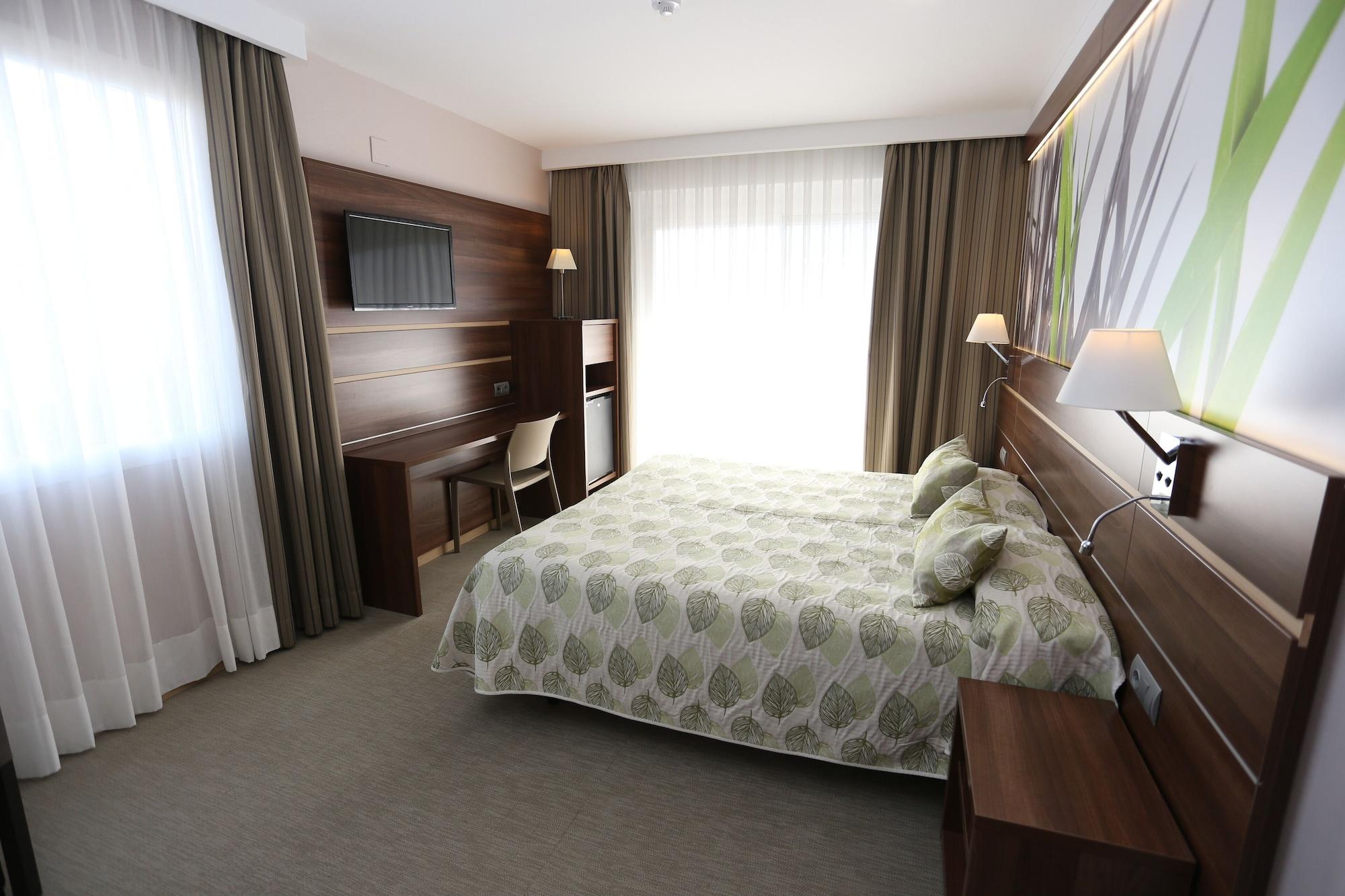โฮเต็ล โวลก้า Hotel กาเลญา ภายนอก รูปภาพ