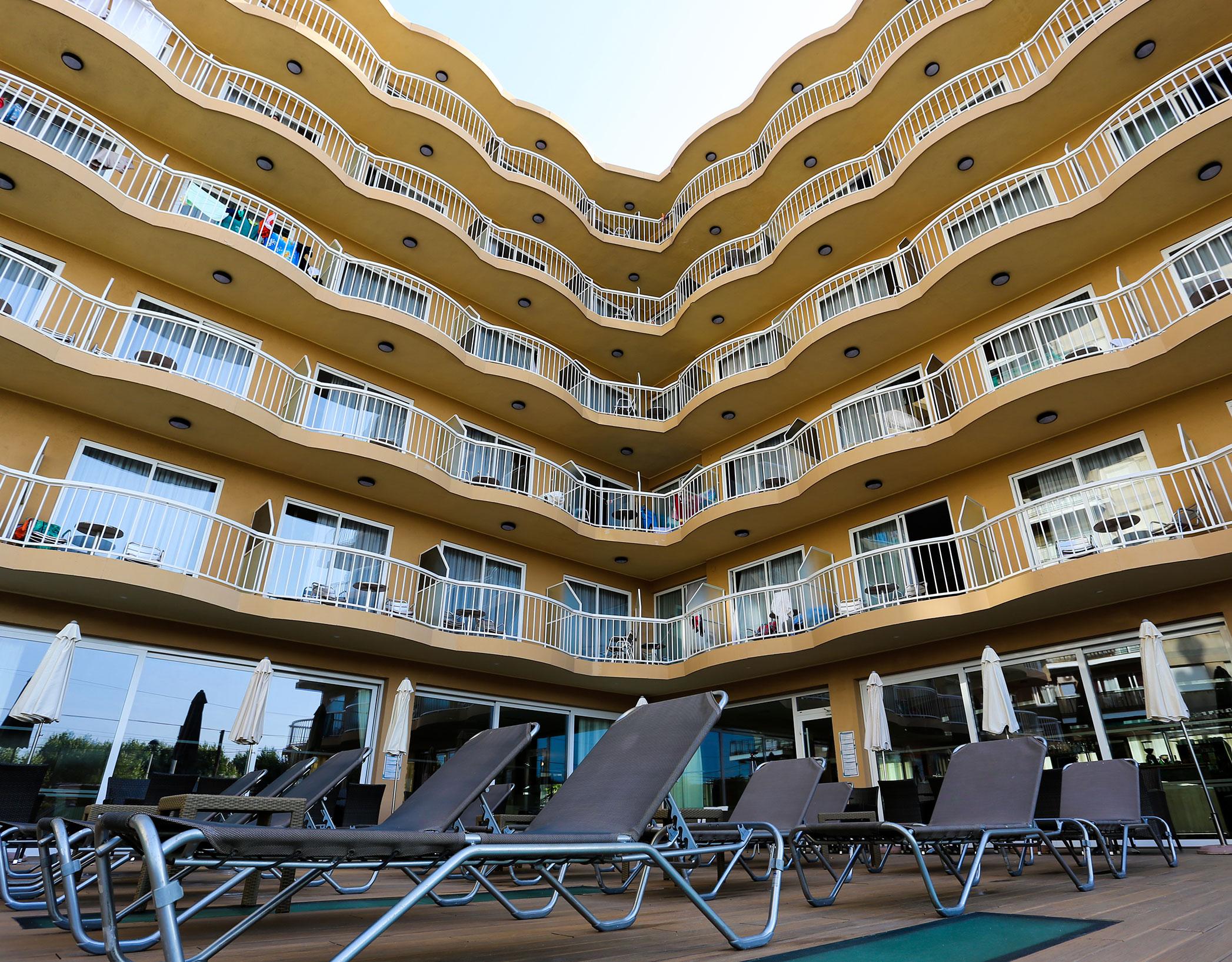 โฮเต็ล โวลก้า Hotel กาเลญา ภายนอก รูปภาพ