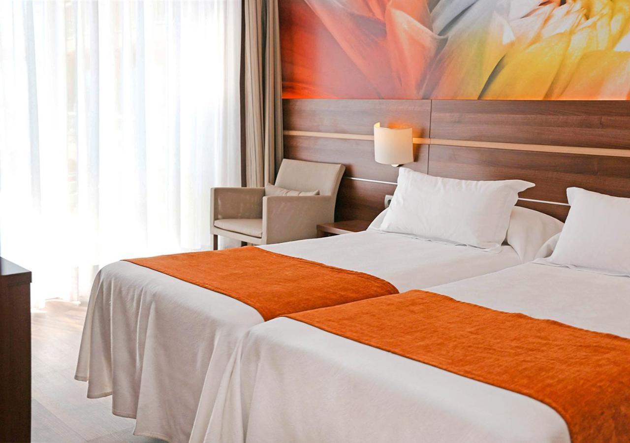โฮเต็ล โวลก้า Hotel กาเลญา ภายนอก รูปภาพ