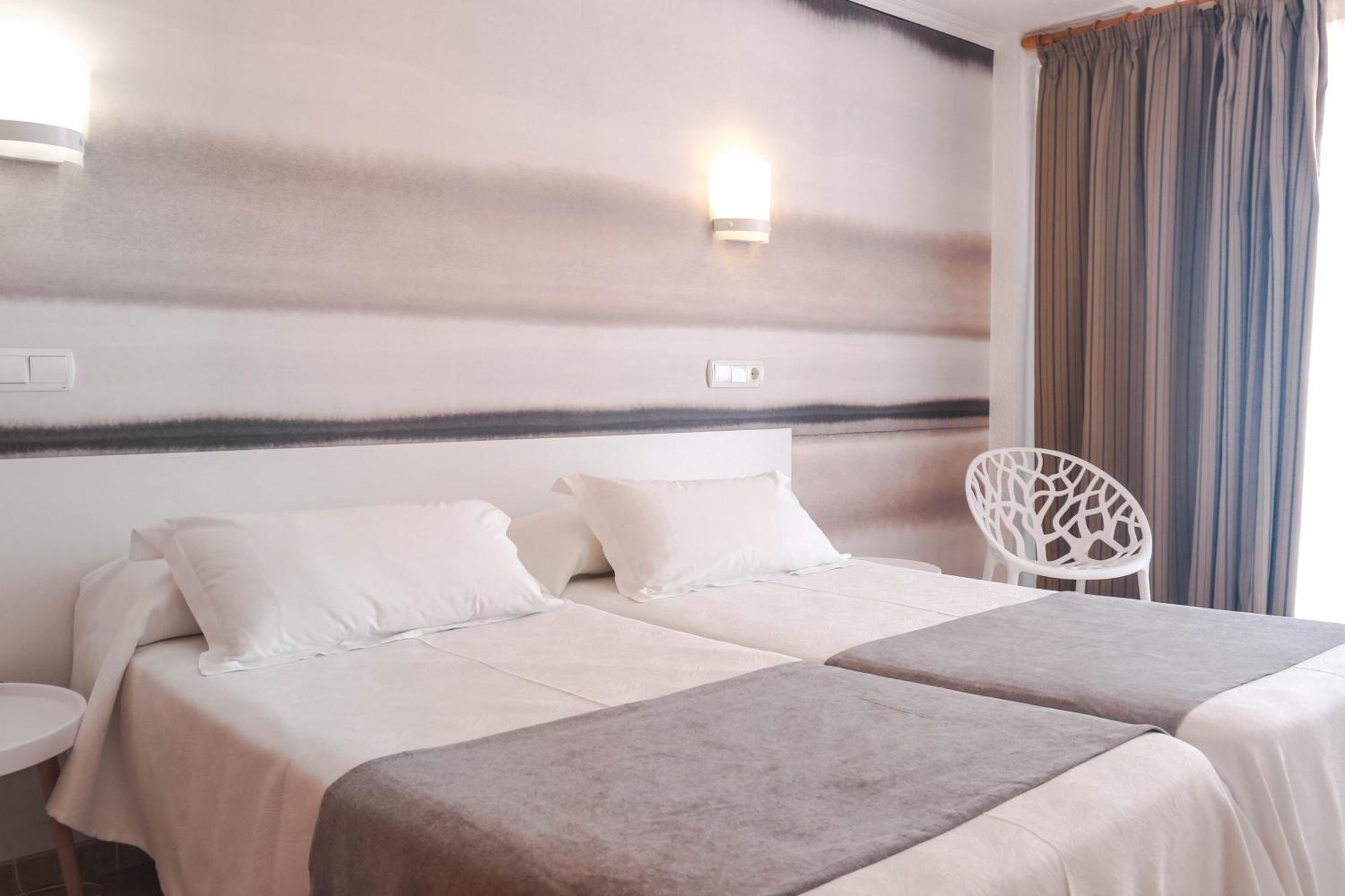 โฮเต็ล โวลก้า Hotel กาเลญา ภายนอก รูปภาพ