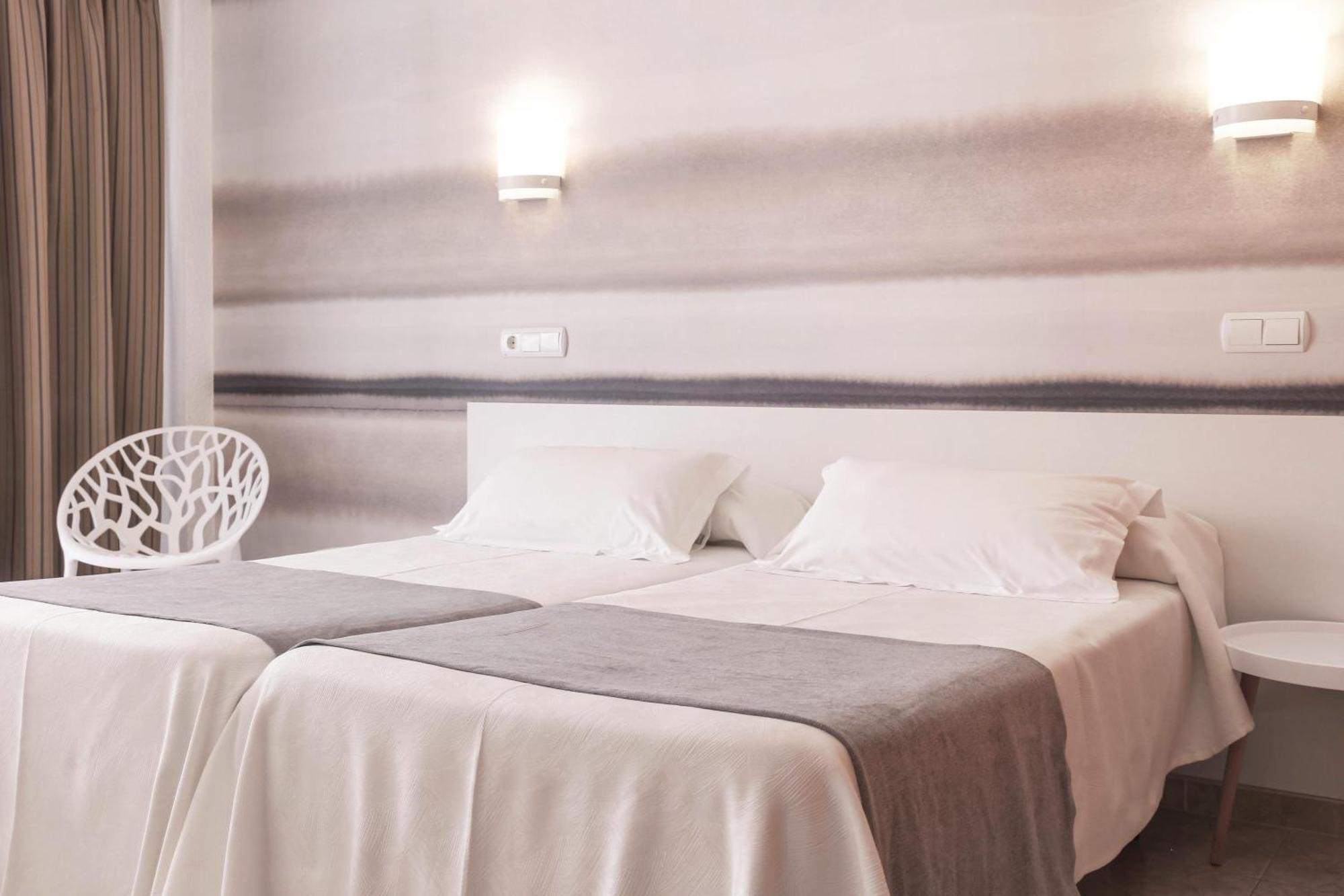 โฮเต็ล โวลก้า Hotel กาเลญา ภายนอก รูปภาพ